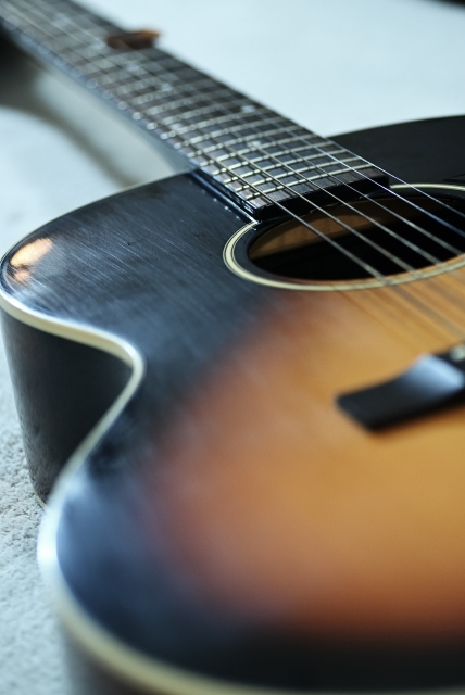 ギターの6本の弦から学ぶ音楽の調和 ～ライブ喫茶ELANで過ごす至福のひととき～