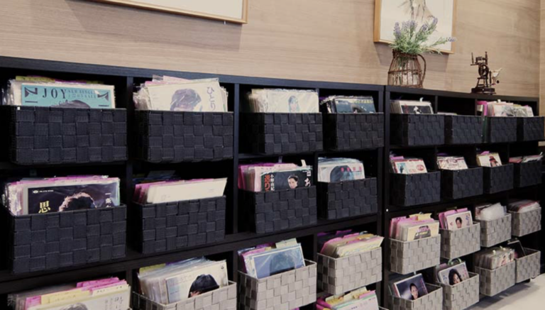 カフェ時間が変わる「音楽の力」